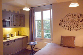 Отель Petit Paris - Oasis in Marais  Париж